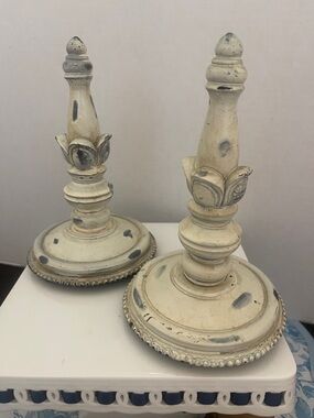 Distressed Cream Decorative Finial Pair - Vintage-Inspired Home Accent